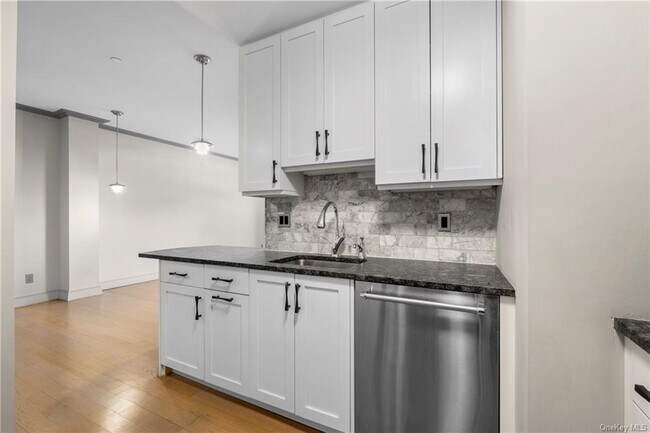 Building Photo - 26 East Pkwy