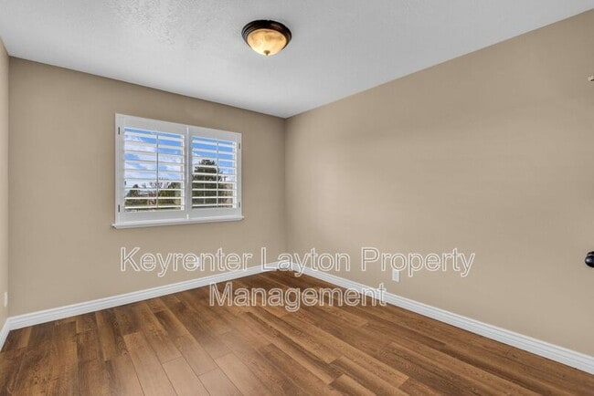 Building Photo - 905 S Main St