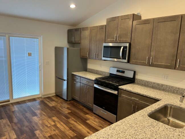 Building Photo - 455 Stewart Ct