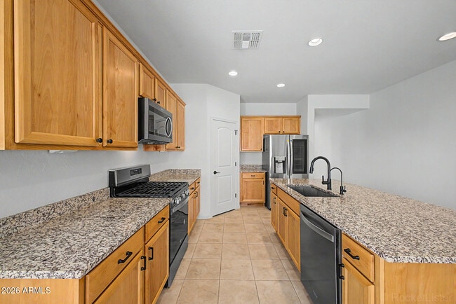 Building Photo - 8954 W San Juan Ave