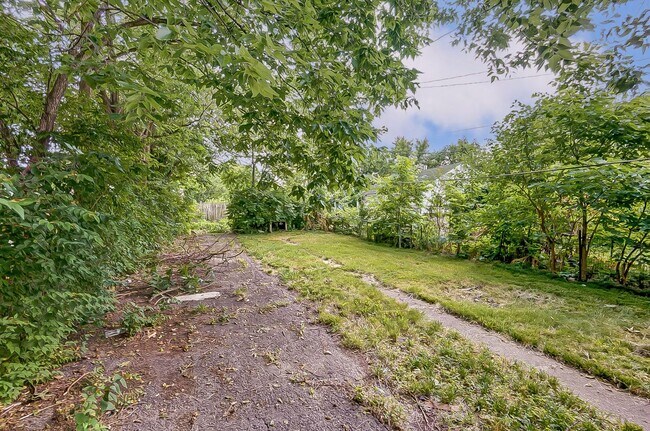Building Photo - 3 Bed In Dayton- MOVE IN SPECIAL! Third Month Free!