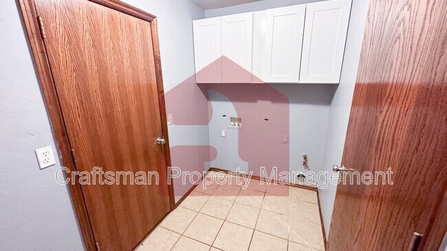 Building Photo - 1704 January Pl