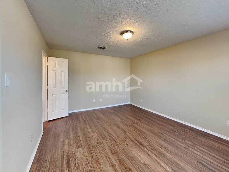 Building Photo - 1140 Single Tree Dr