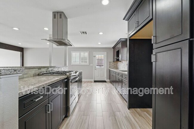 Building Photo - 387 E Nubia St