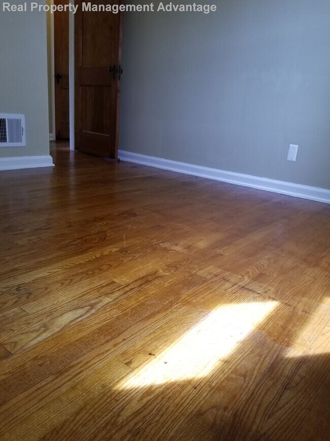 Building Photo - Meticulously Maintained 2 Bedrooms and 1.5 Bathrooms in Ferndale!