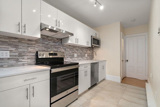 Building Photo - 25 Hancock St