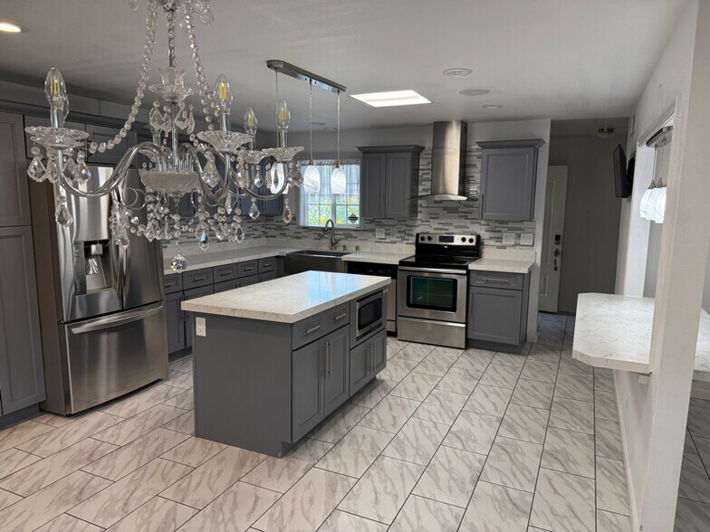 Building Photo - 5905 Fawn Ave