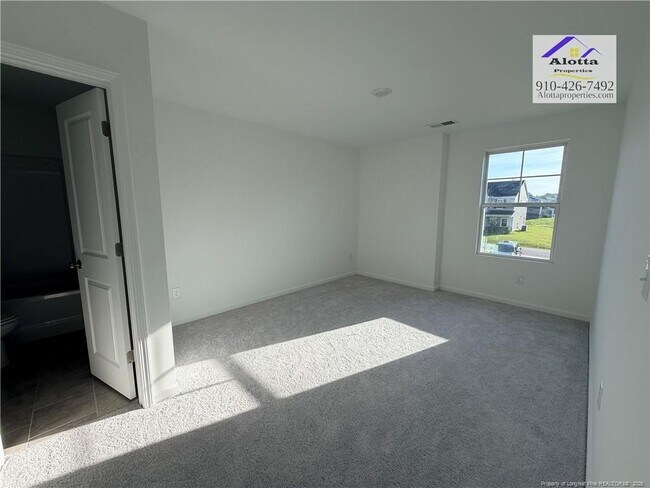 Building Photo - 156 Hanover Dr