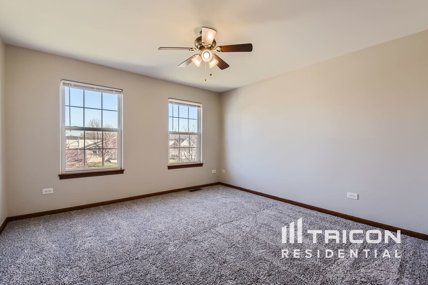 Building Photo - 3501 Stone Creek Dr