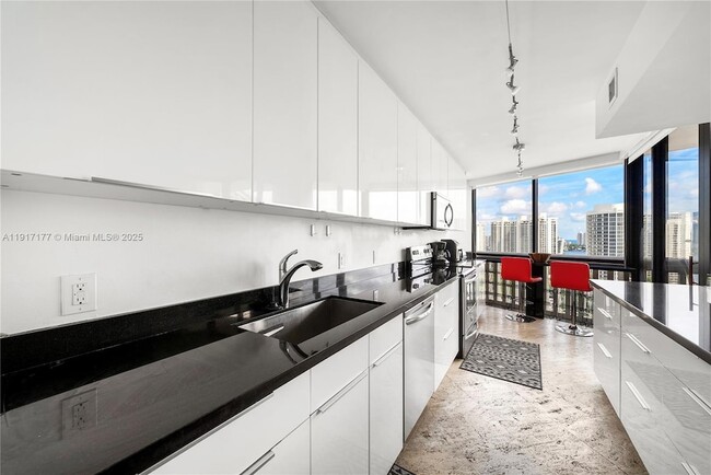 Building Photo - 1000 W Island Blvd