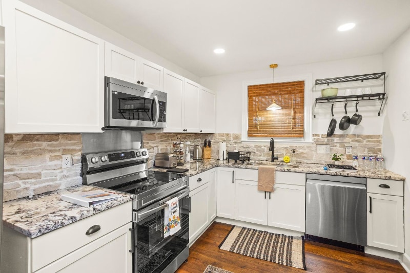 Building Photo - 2314 Deerwood Rd