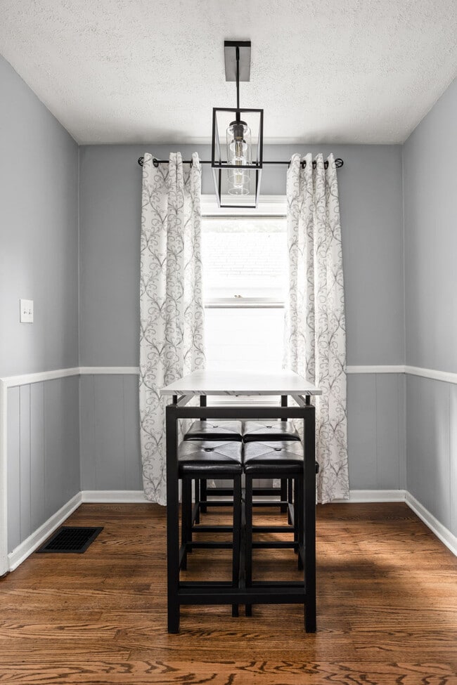 Building Photo - 2307 E 65th St