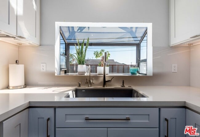 Building Photo - 5848 Canterbury Dr