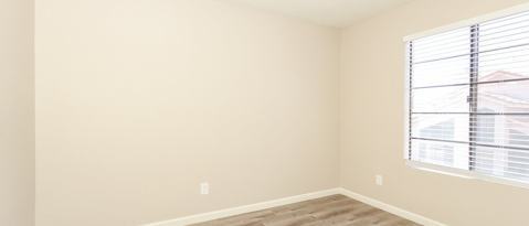 Building Photo - 4546 E Villa Theresa Dr