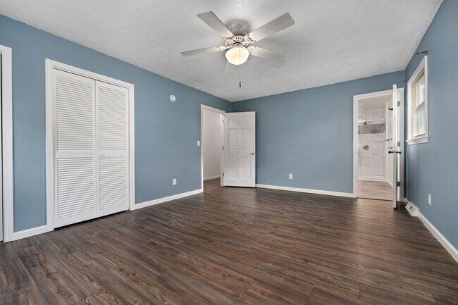Building Photo - JC Rental Available. Prime location