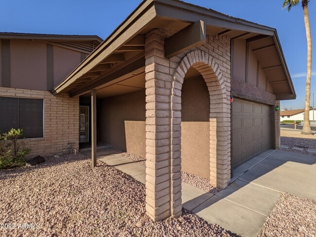 Building Photo - 10044 N 39th Ln