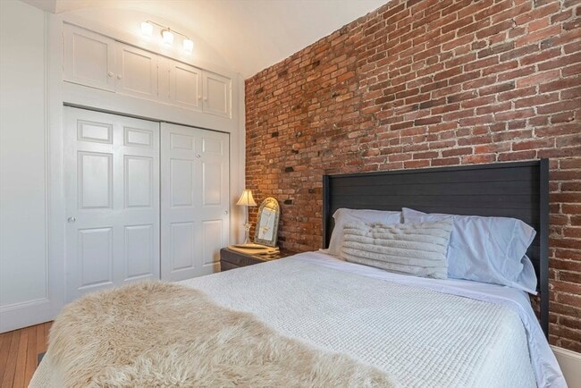 Building Photo - 462 Beacon St