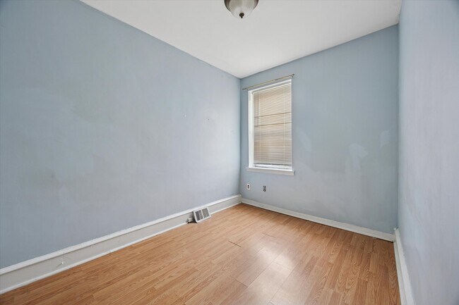 Building Photo - 1320 S Newkirk St