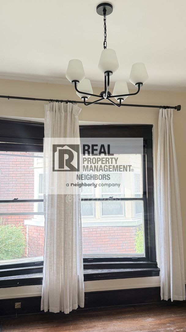 Building Photo - 216 Lafayette Ave NE