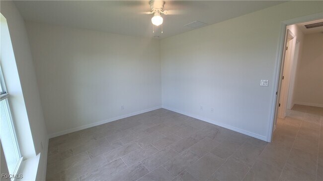 Building Photo - 4016 NE 12th Ct