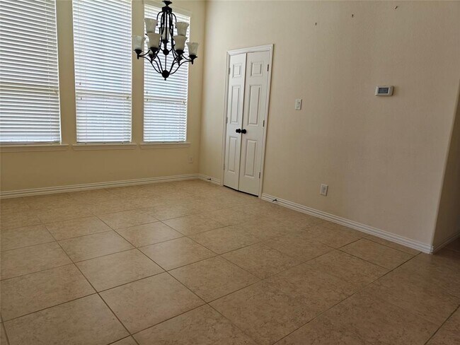Building Photo - 5551 Twin Rivers Ln