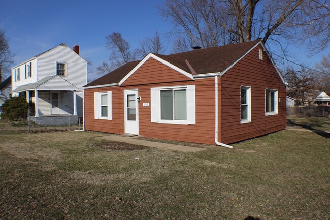 Building Photo - 3502 N Sterling Ave