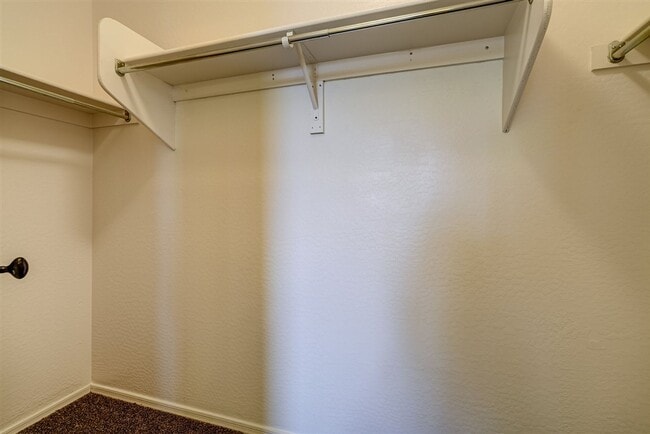 Building Photo - 4 bedroom, 2 bath Home in Quailwood