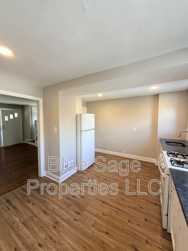 Building Photo - 7007 Greenwood Ave