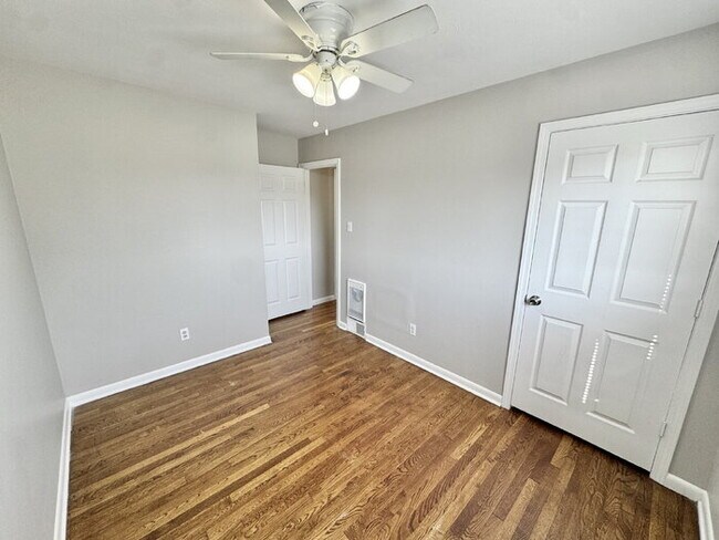 Building Photo - 784 Western Park Dr