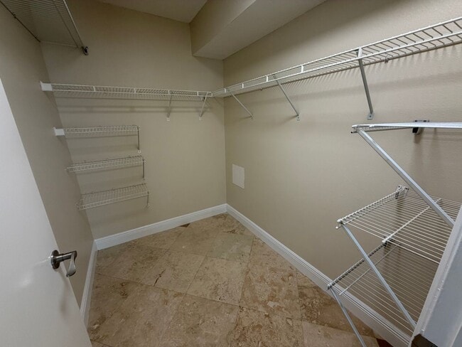 Building Photo - ANNUAL RENTAL - OASIS - 1 BED/1 BATH