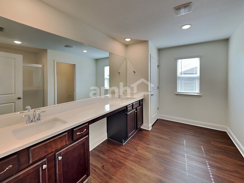 Building Photo - 616 Onate Cir