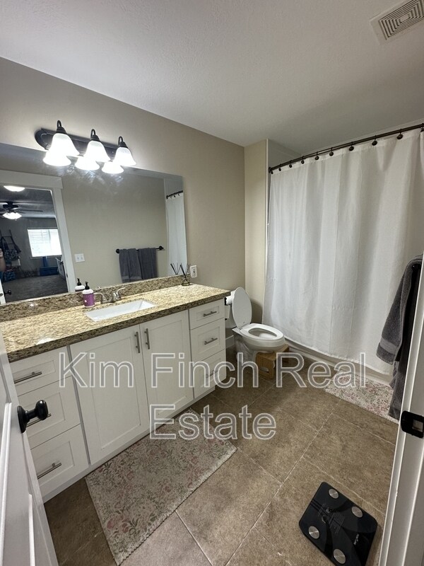 Building Photo - 201 Red Pine Dr