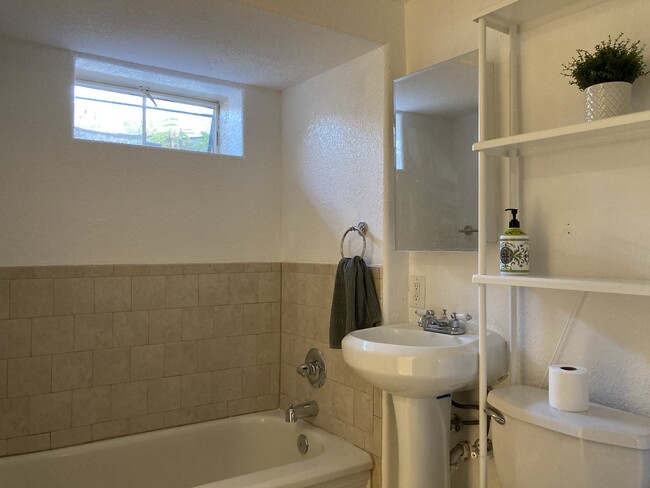 Bathroom - 2758 N Gaylord St