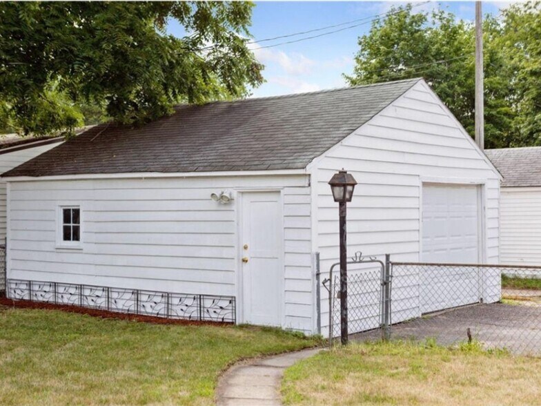 Building Photo - 5055 Emerson Ave N