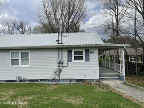 Building Photo - 440 W Outer Dr