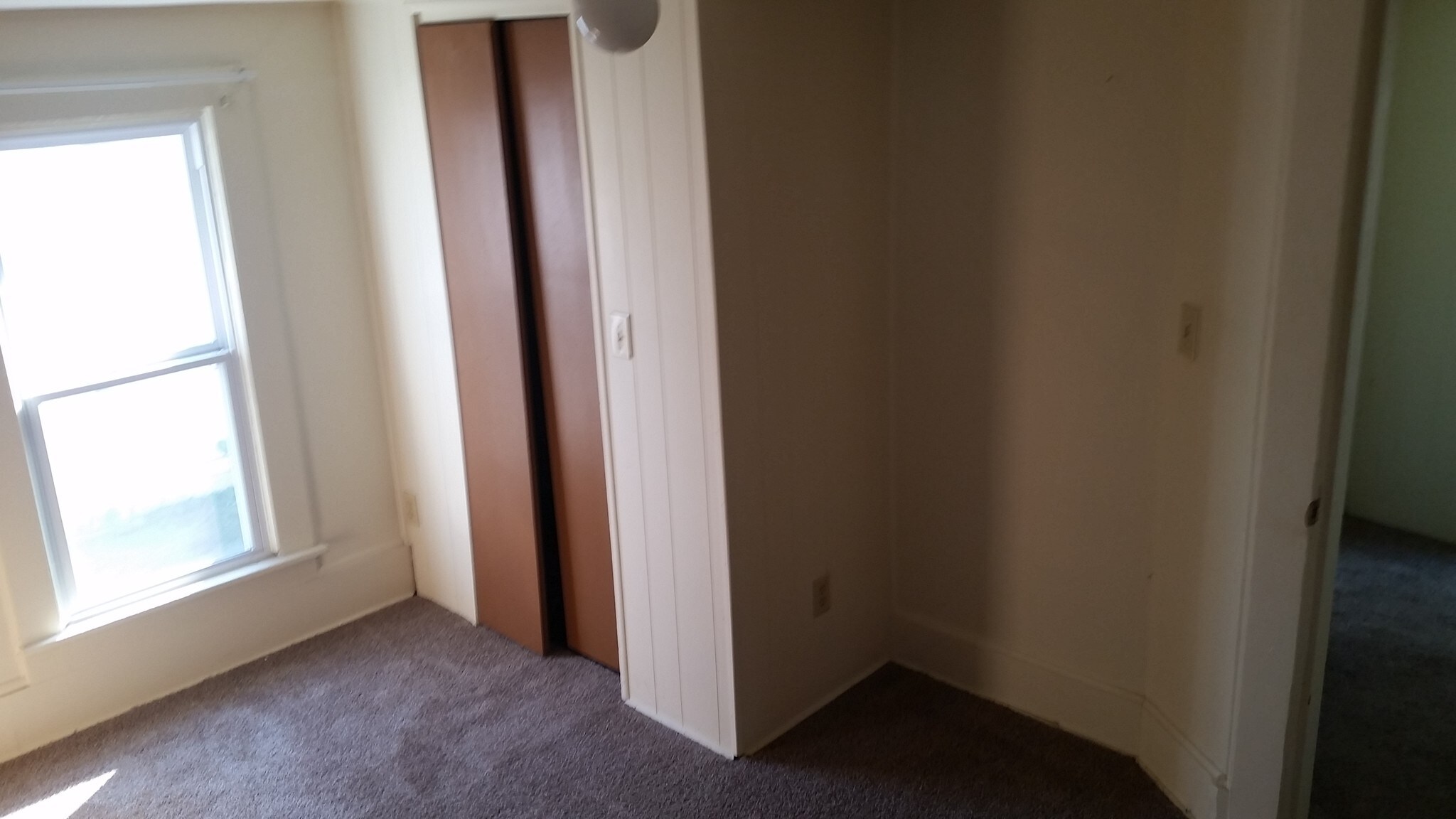 Building Photo - 315 S Maple St