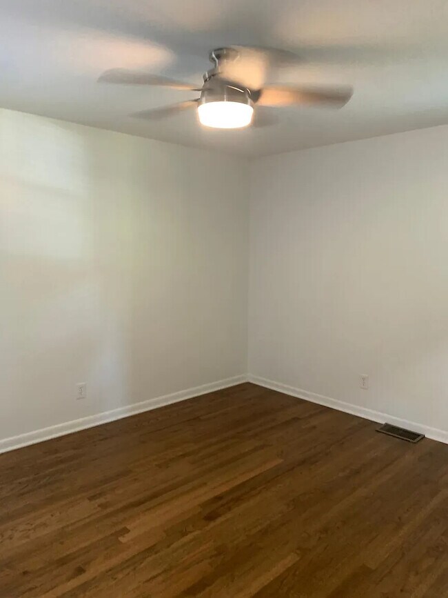 Building Photo - 3626 Admiral Dr
