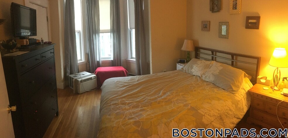 Building Photo - 506 E Broadway