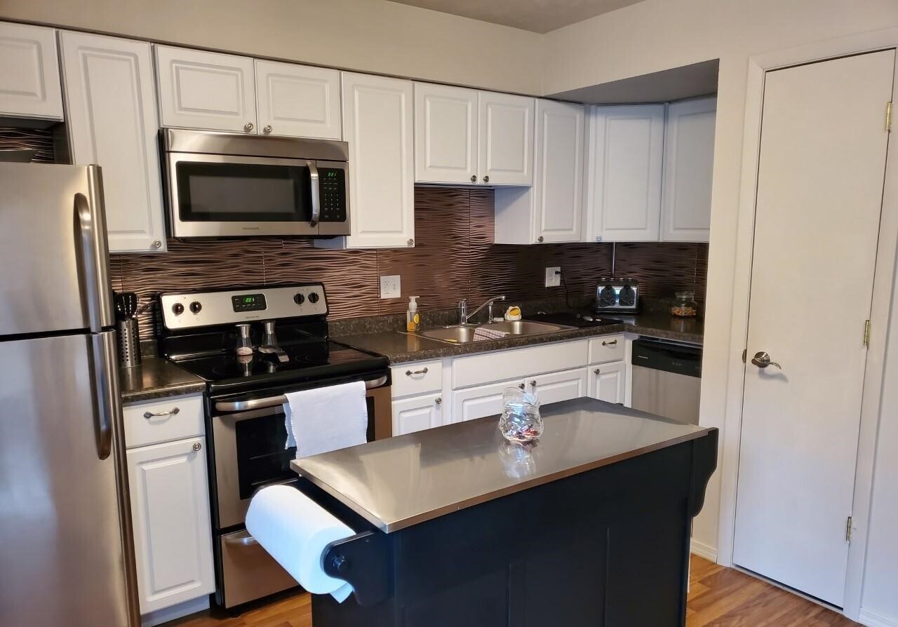 Building Photo - 1905 Thurston Ave