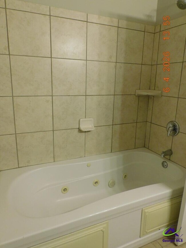 Building Photo - 408 Club Villa Court