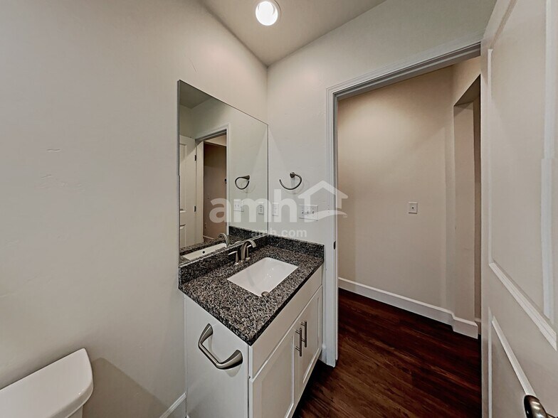 Building Photo - 302 E Sicily Dr