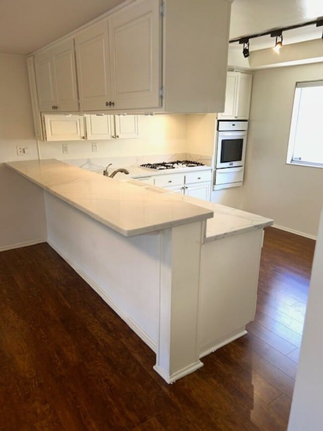 Building Photo - Townhouse  3+2.5