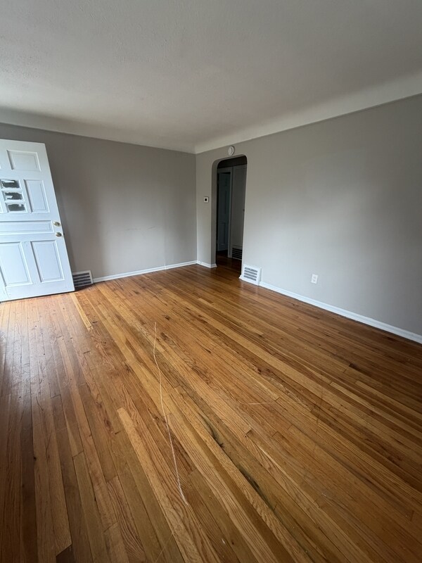 Building Photo - 16910 Lotus Dr