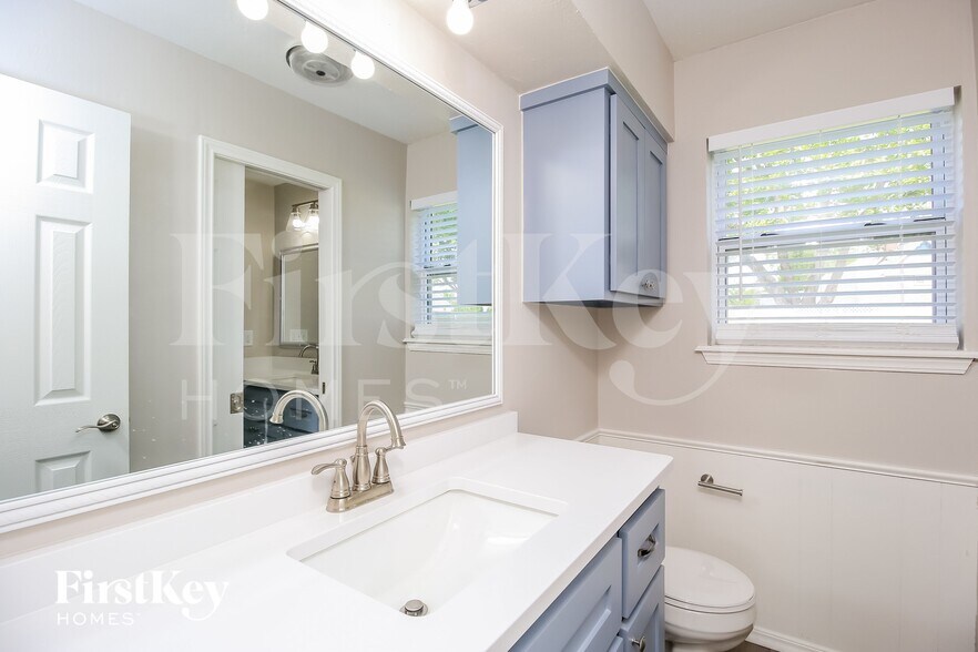 Building Photo - 743 Nancy Lynn Terrace