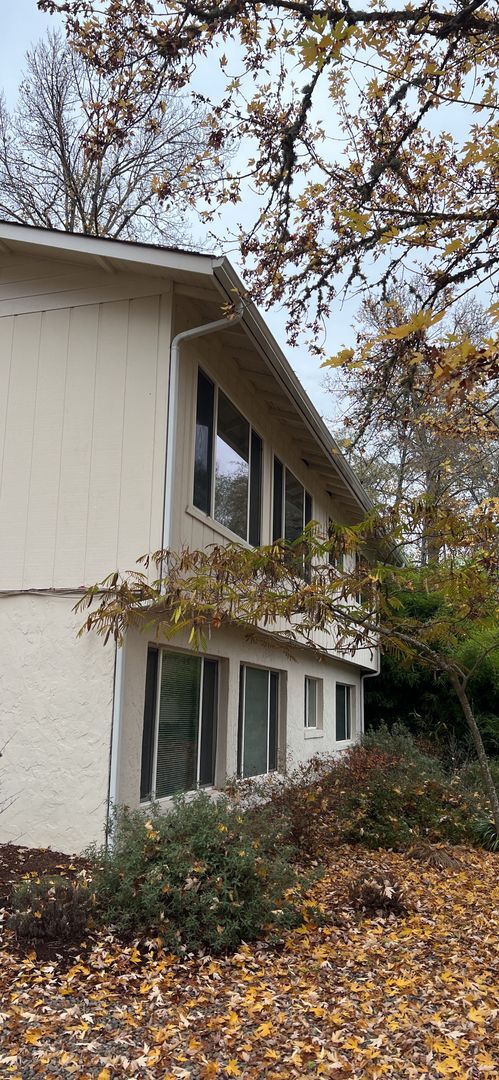 Building Photo - 2187-2189 NW North Hill Dr