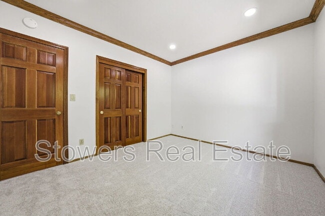 Building Photo - 618 Banister Ln