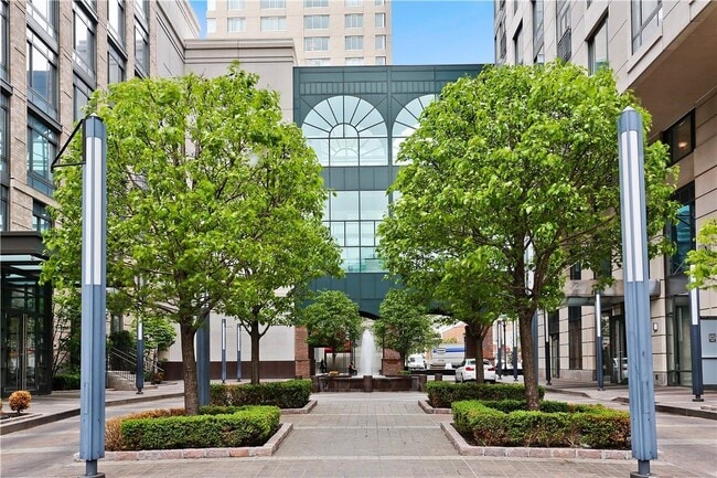 Building Photo - 10 City Pl