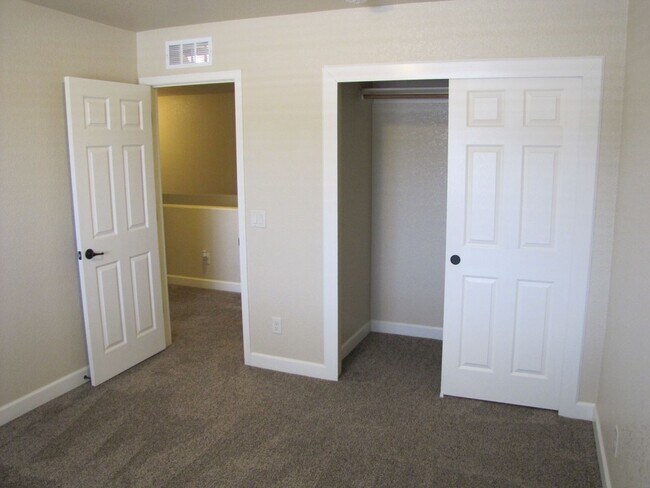 Building Photo - 5BR/2.5BA/3CG, 2808 sq.ft. home in Reflections at Valiente subdivision, Sierra Vista, AZ