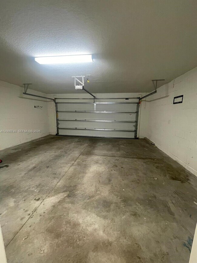 Building Photo - 594 Preserve Pointe Blvd