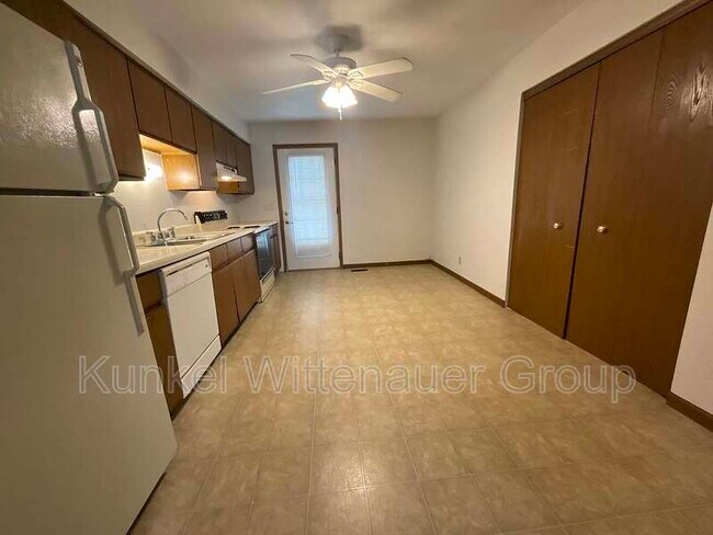 Building Photo - 921 Georgetowne Dr